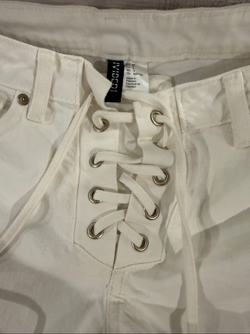 H&M White Lace-Up Women's Shorts - Picture 3 of 3